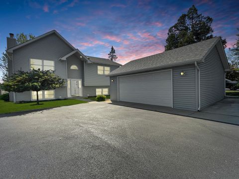 1905 E Grand Avenue Lindenhurst IL 60046