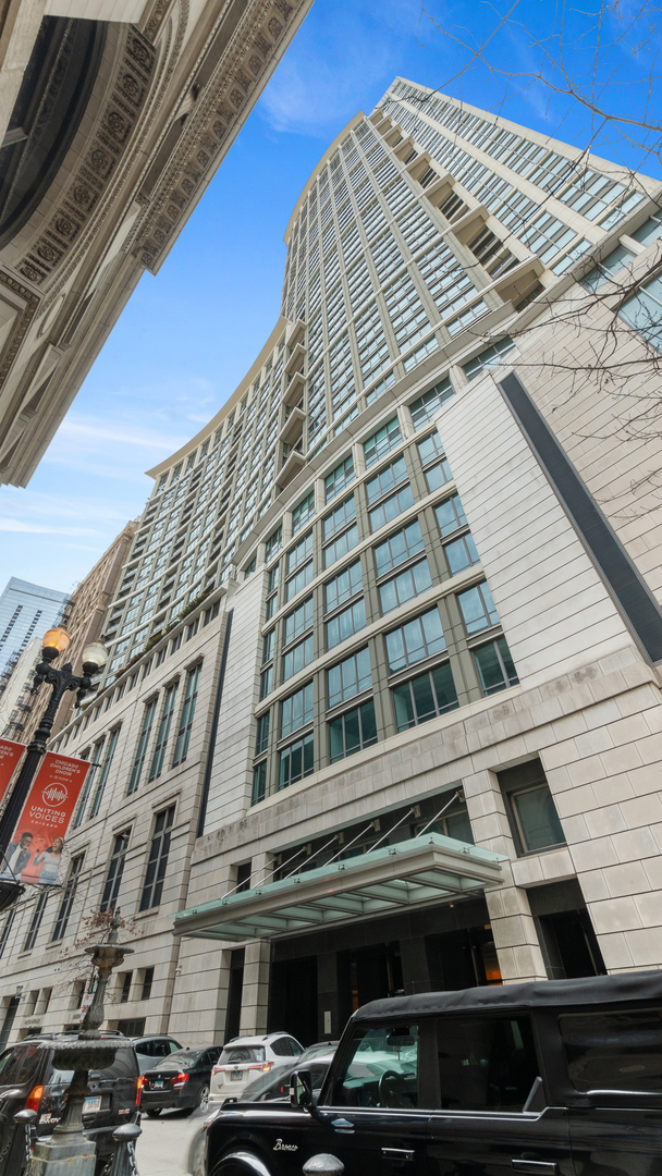 130 N GARLAND Court 2710