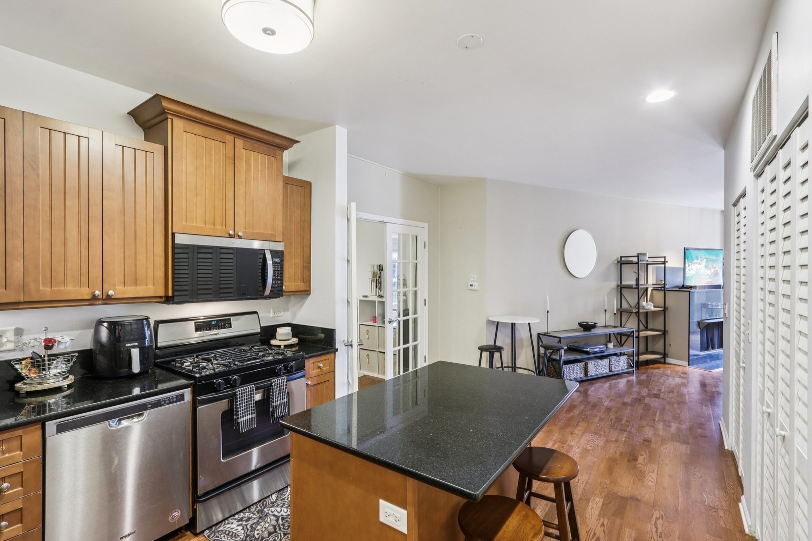 520 N HALSTED Street 311