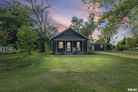 Tiny photo for 2109 N BROADWAY Avenue, Salem, IL 62881 (MLS # EB460024)