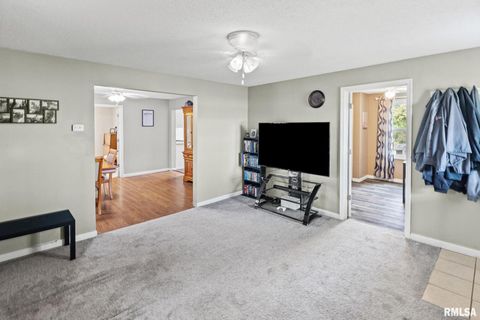 Tiny photo for 2109 N BROADWAY Avenue, Salem, IL 62881 (MLS # EB460024)