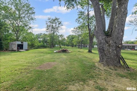 Tiny photo for 2109 N BROADWAY Avenue, Salem, IL 62881 (MLS # EB460024)