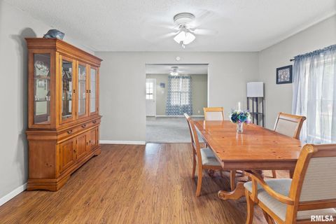 Tiny photo for 2109 N BROADWAY Avenue, Salem, IL 62881 (MLS # EB460024)