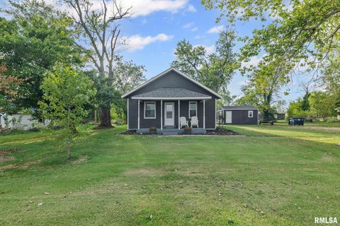 Tiny photo for 2109 N BROADWAY Avenue, Salem, IL 62881 (MLS # EB460024)