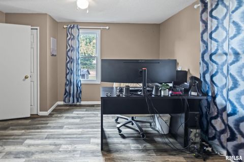 Tiny photo for 2109 N BROADWAY Avenue, Salem, IL 62881 (MLS # EB460024)