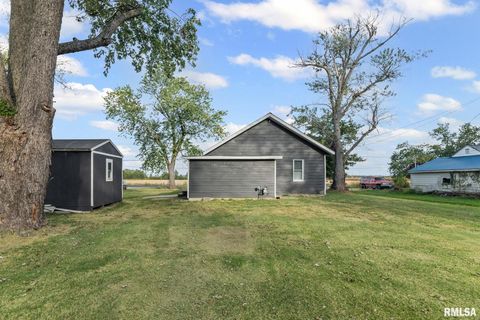 Tiny photo for 2109 N BROADWAY Avenue, Salem, IL 62881 (MLS # EB460024)