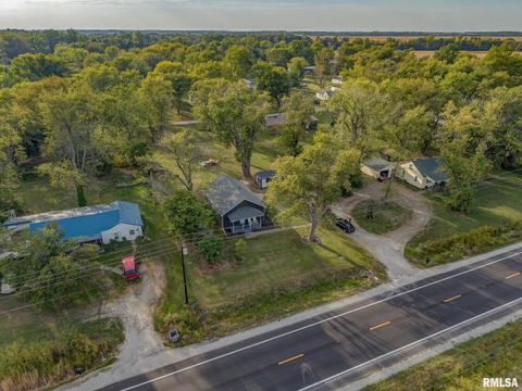 Tiny photo for 2109 N BROADWAY Avenue, Salem, IL 62881 (MLS # EB460024)