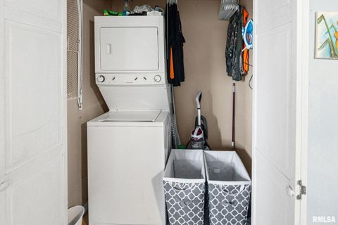 Tiny photo for 2109 N BROADWAY Avenue, Salem, IL 62881 (MLS # EB460024)