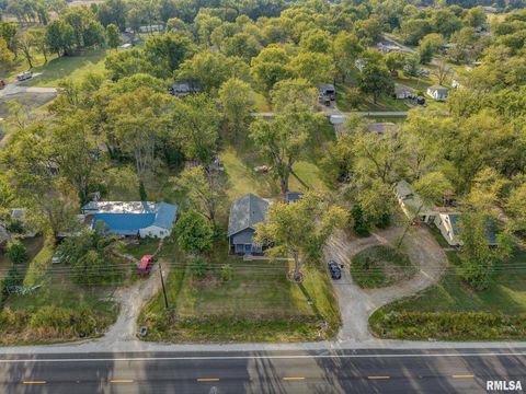 Tiny photo for 2109 N BROADWAY Avenue, Salem, IL 62881 (MLS # EB460024)