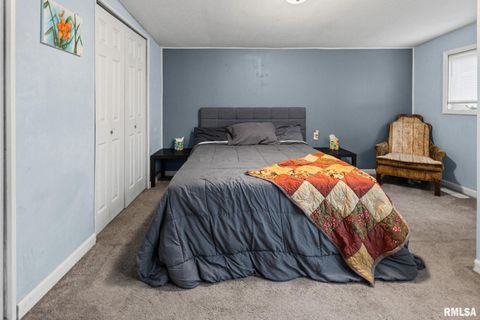 Tiny photo for 2109 N BROADWAY Avenue, Salem, IL 62881 (MLS # EB460024)