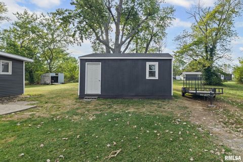 Tiny photo for 2109 N BROADWAY Avenue, Salem, IL 62881 (MLS # EB460024)