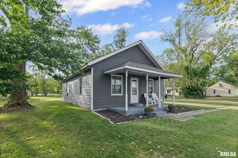 Tiny photo for 2109 N BROADWAY Avenue, Salem, IL 62881 (MLS # EB460024)