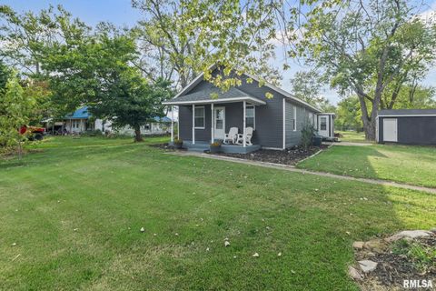 Tiny photo for 2109 N BROADWAY Avenue, Salem, IL 62881 (MLS # EB460024)