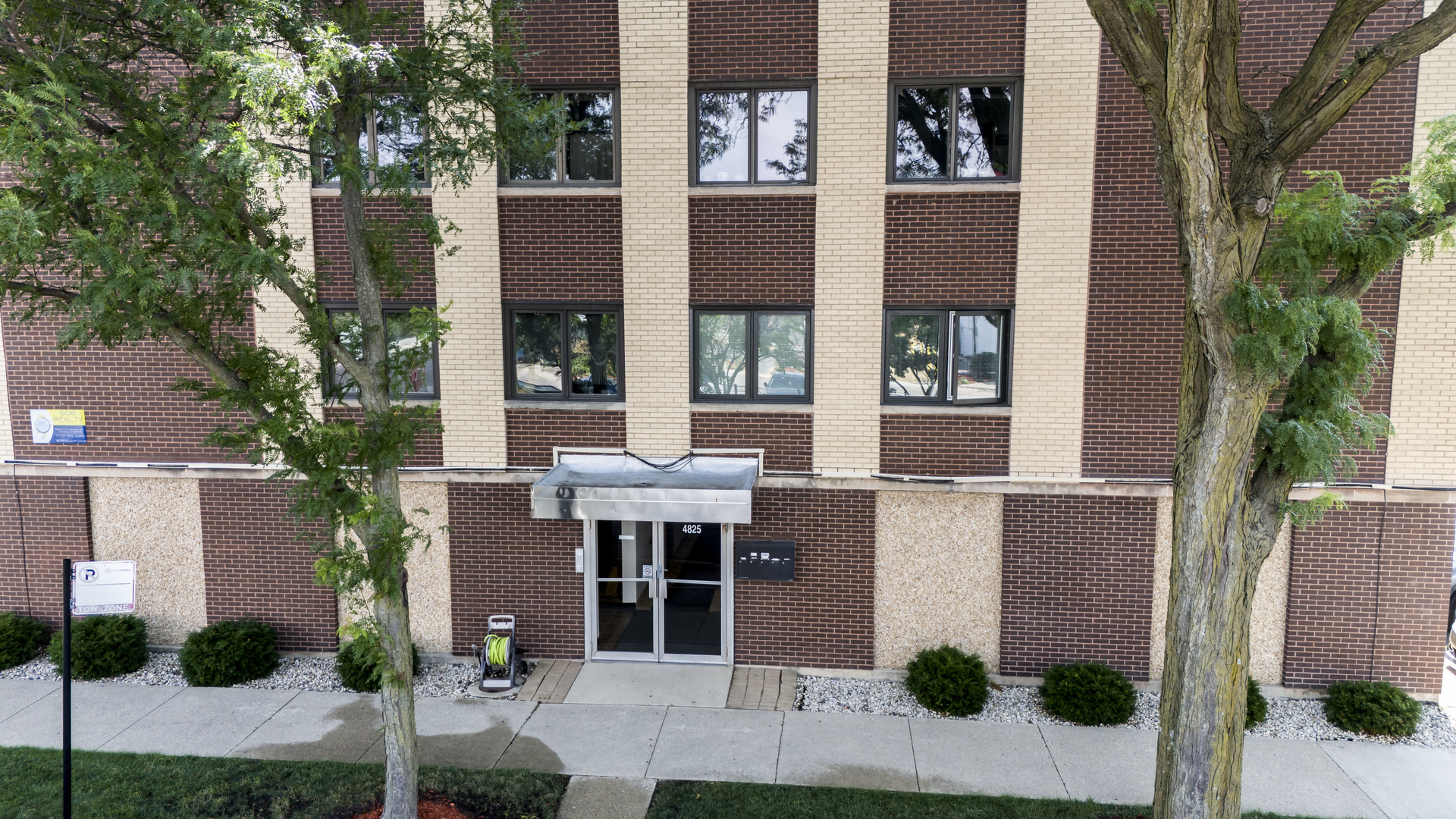 5925 W Gunnison Street 103