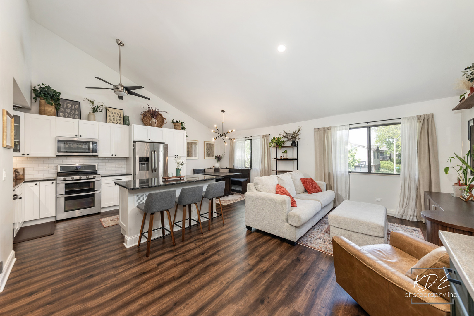 3S407 Chestnut Court