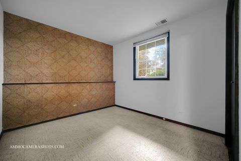 Tiny photo for 141 N Lancaster Drive, Bolingbrook, IL 60440 (MLS # 12453890)