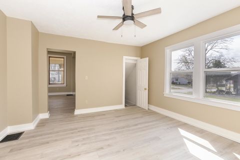 Tiny photo for 706 N Prairie Street, Bloomington, IL 61701 (MLS # 12615778)