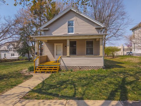Tiny photo for 706 N Prairie Street, Bloomington, IL 61701 (MLS # 12615778)