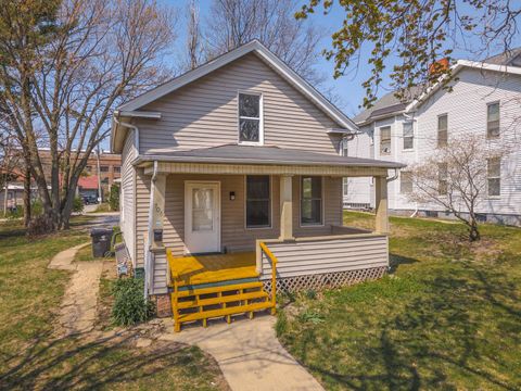 Photo of 706 N Prairie Street, Bloomington, IL 61701 (MLS # 12615778)