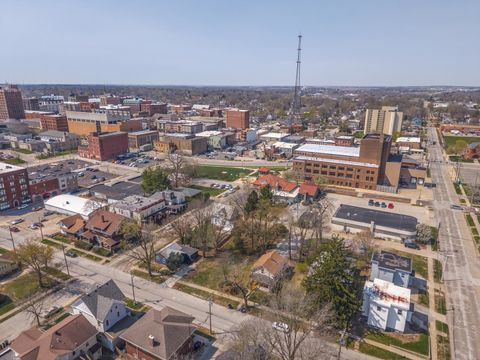 Tiny photo for 706 N Prairie Street, Bloomington, IL 61701 (MLS # 12615778)