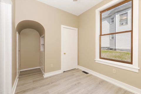 Tiny photo for 706 N Prairie Street, Bloomington, IL 61701 (MLS # 12615778)