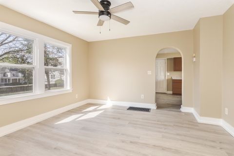 Tiny photo for 706 N Prairie Street, Bloomington, IL 61701 (MLS # 12615778)