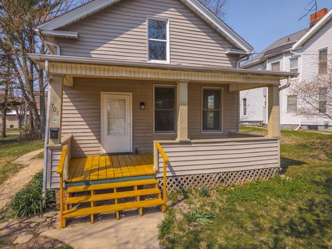 Tiny photo for 706 N Prairie Street, Bloomington, IL 61701 (MLS # 12615778)