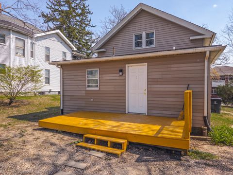 Tiny photo for 706 N Prairie Street, Bloomington, IL 61701 (MLS # 12615778)