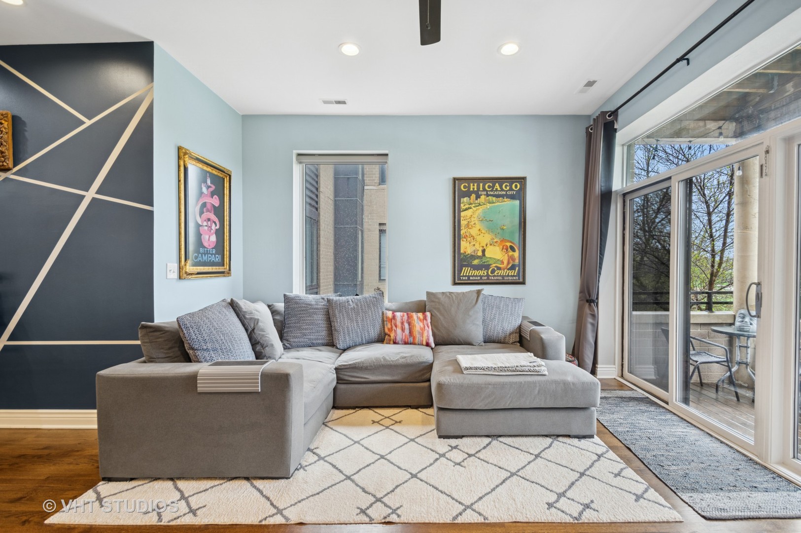 2409 W Catalpa Avenue 306