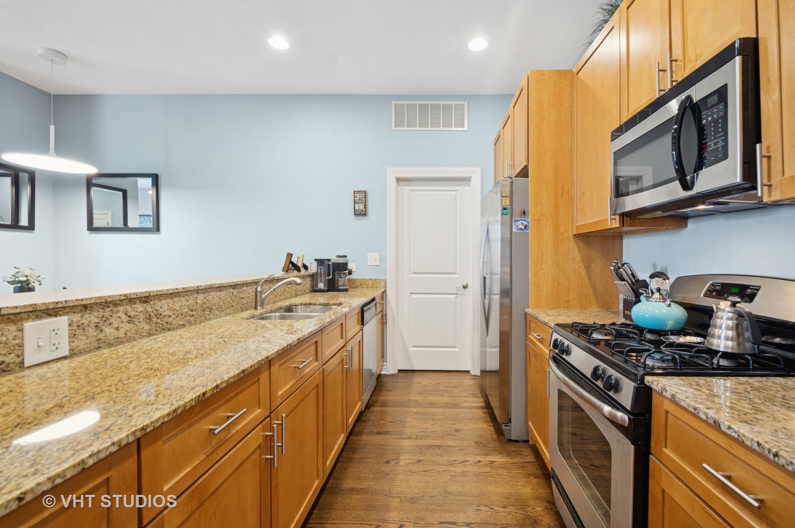 2409 W Catalpa Avenue 306
