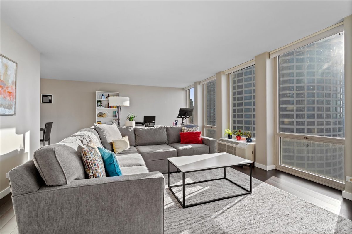 111 E Chestnut Street 34J