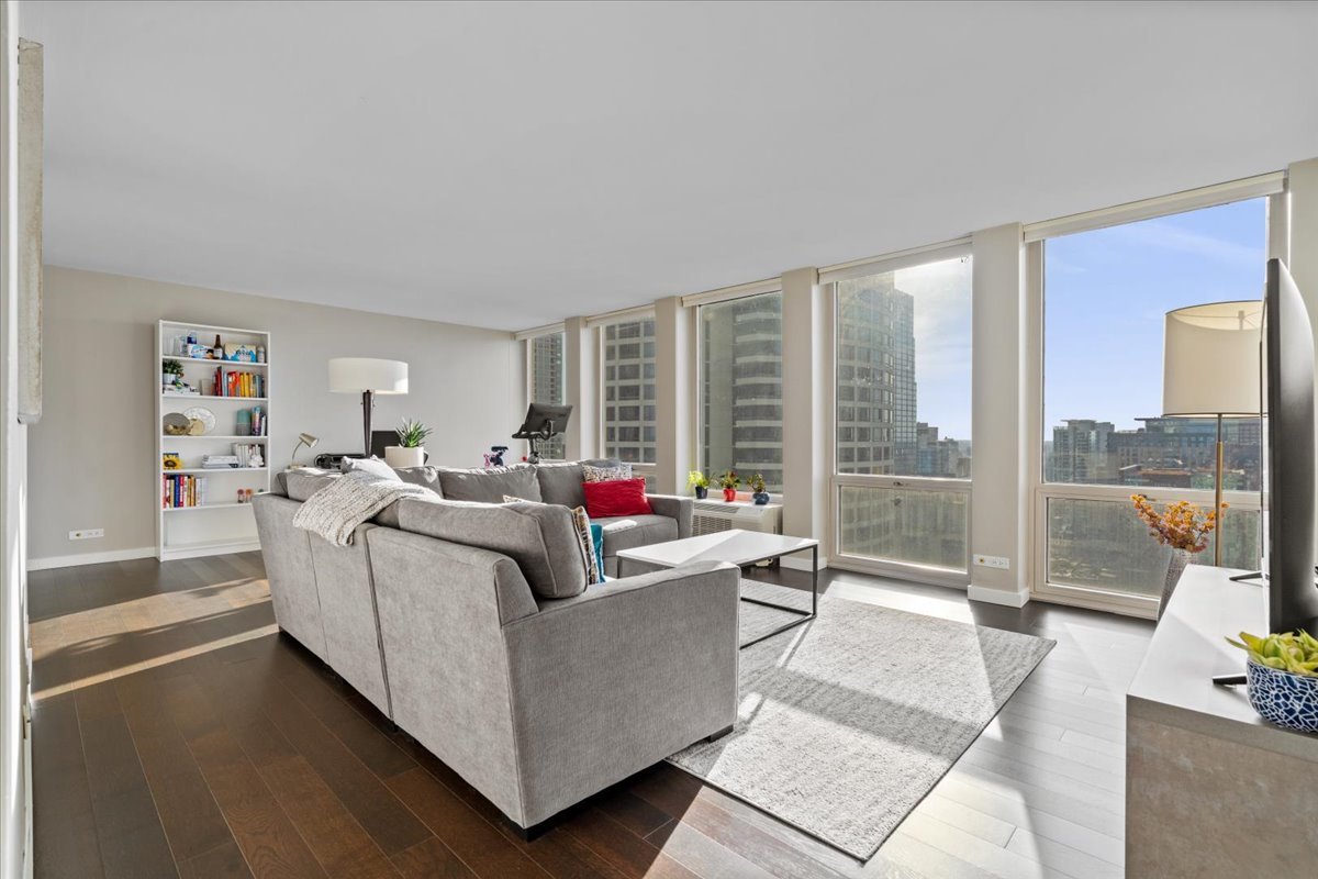 111 E Chestnut Street 34J