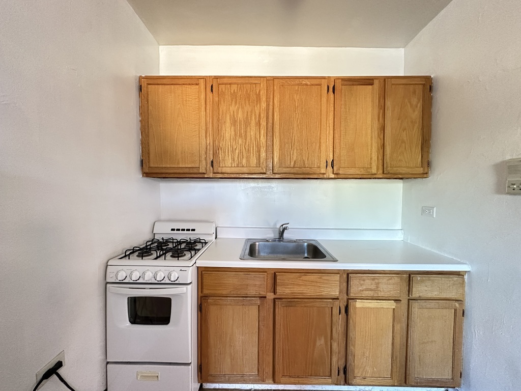 2432 N LINDEN Place 205
