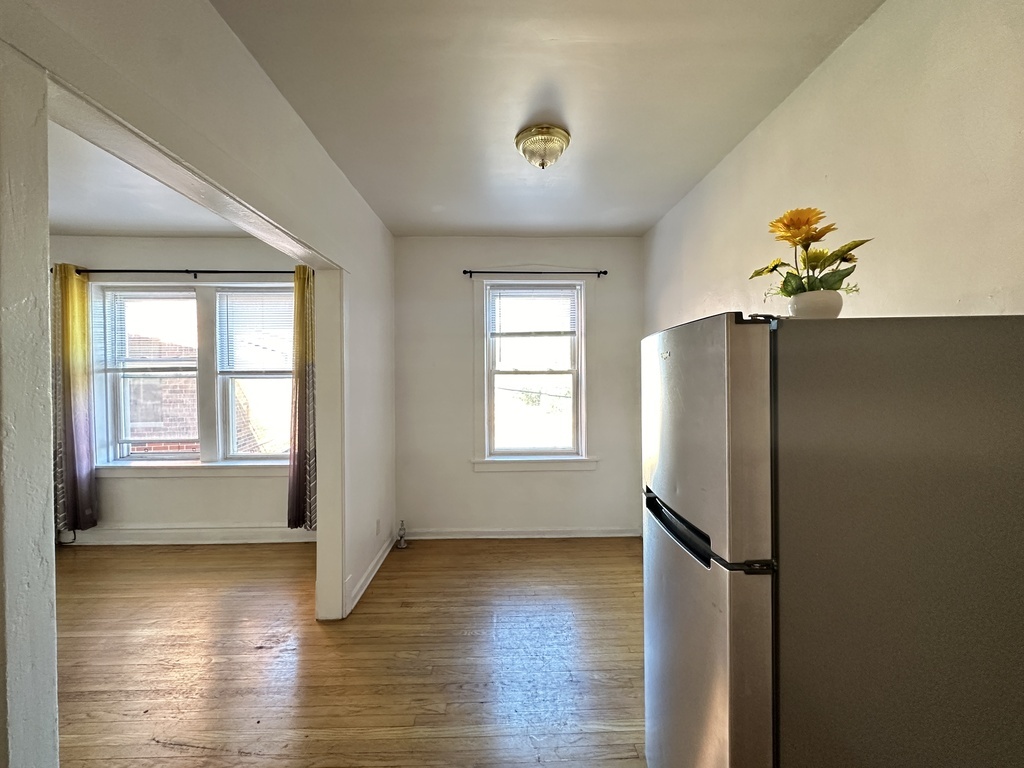 2432 N LINDEN Place 205