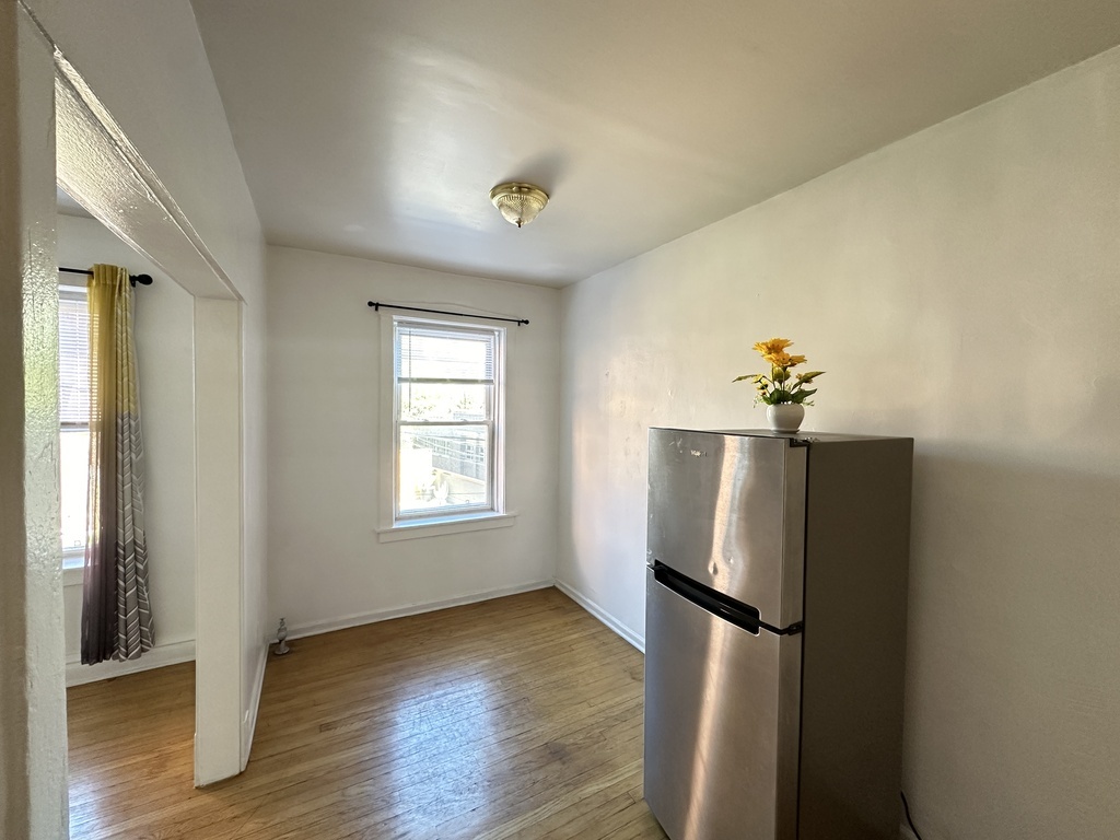 2432 N LINDEN Place 205