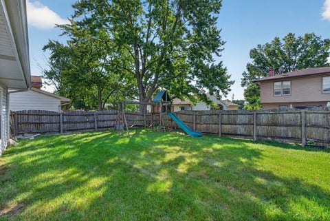 Tiny photo for 1025 Mayfield Lane, Hoffman Estates, IL 60169 (MLS # 12769110)