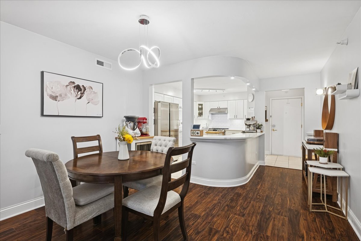 10 S Wille Street 201