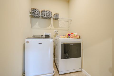 Tiny photo for 580 N Highlander Way, Addison, IL 60101 (MLS # 12526246)