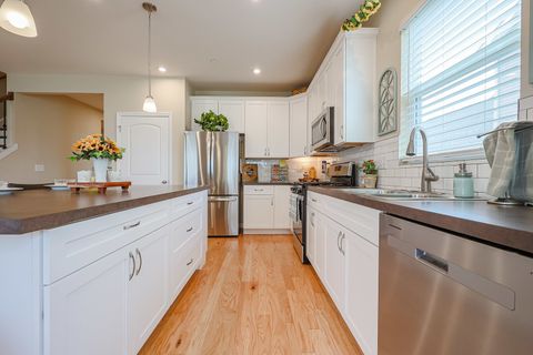 Tiny photo for 580 N Highlander Way, Addison, IL 60101 (MLS # 12526246)