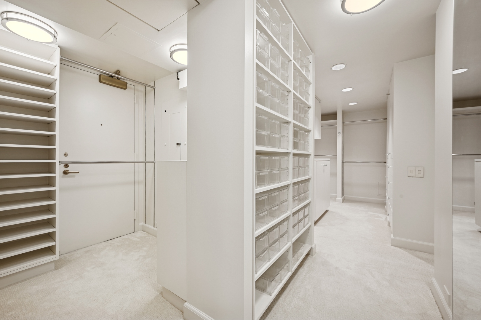 Chicago, Illinois 60611, United States, 4 Bedrooms Bedrooms, ,5 BathroomsBathrooms,Residential,Active,220305