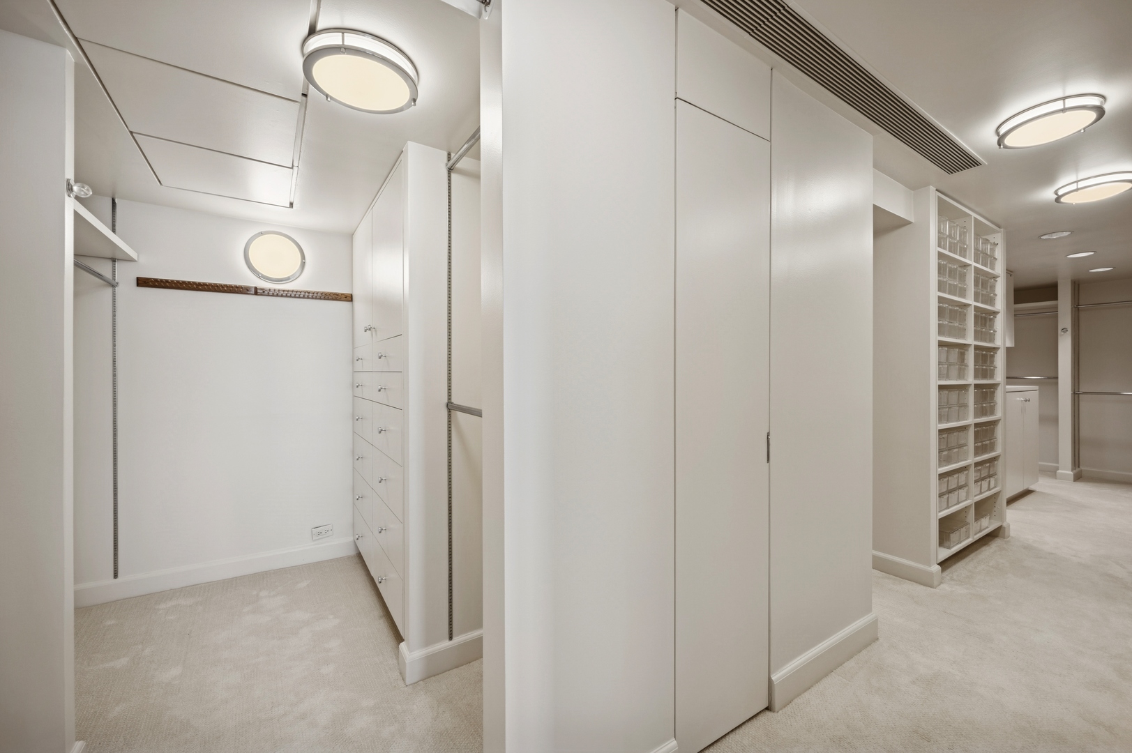 Chicago, Illinois 60611, United States, 4 Bedrooms Bedrooms, ,5 BathroomsBathrooms,Residential,Active,220305