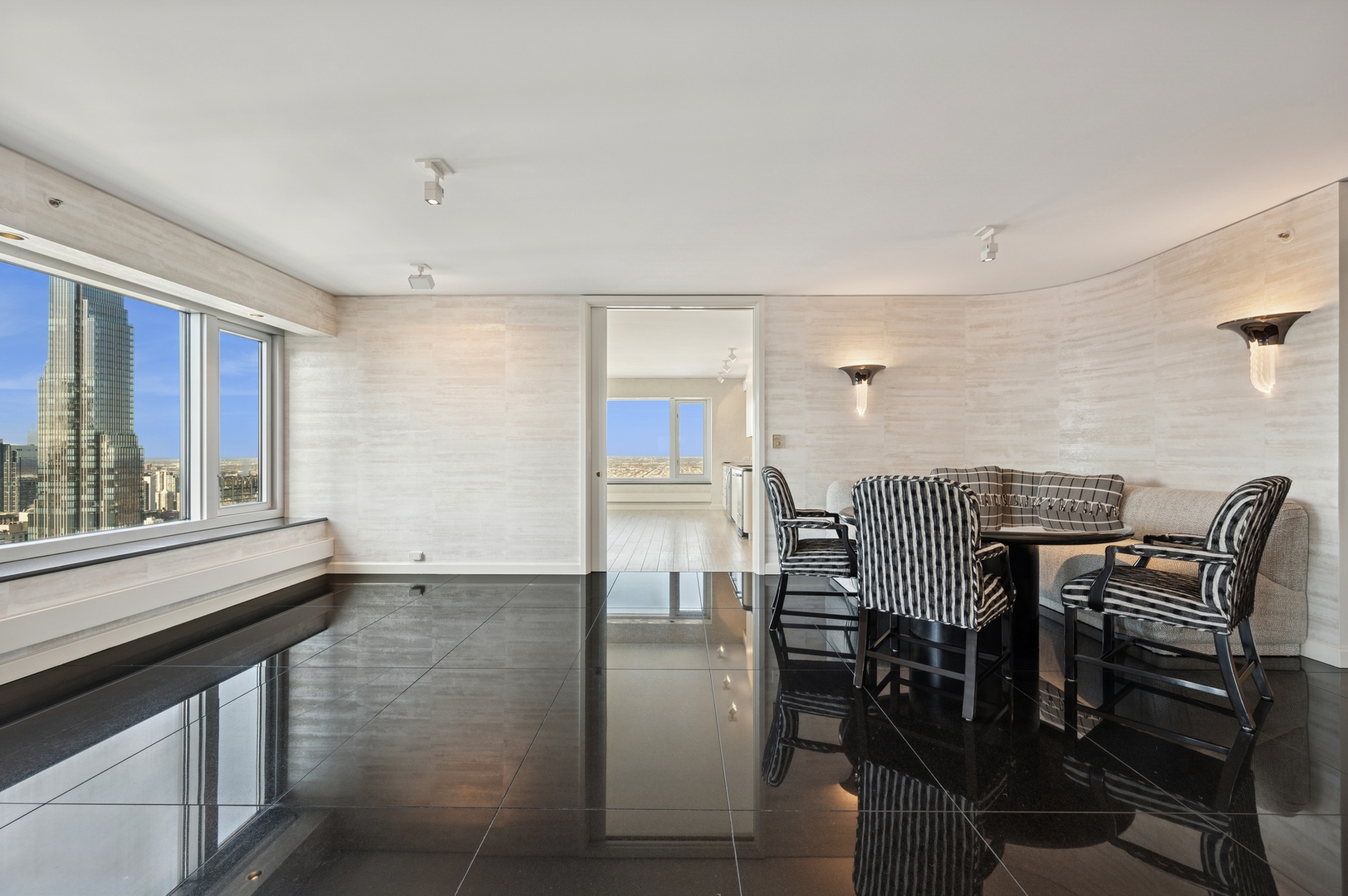 Chicago, Illinois 60611, United States, 4 Bedrooms Bedrooms, ,5 BathroomsBathrooms,Residential,Active,220305