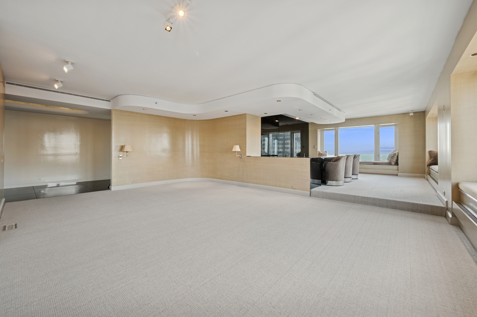 Chicago, Illinois 60611, United States, 4 Bedrooms Bedrooms, ,5 BathroomsBathrooms,Residential,Active,220305