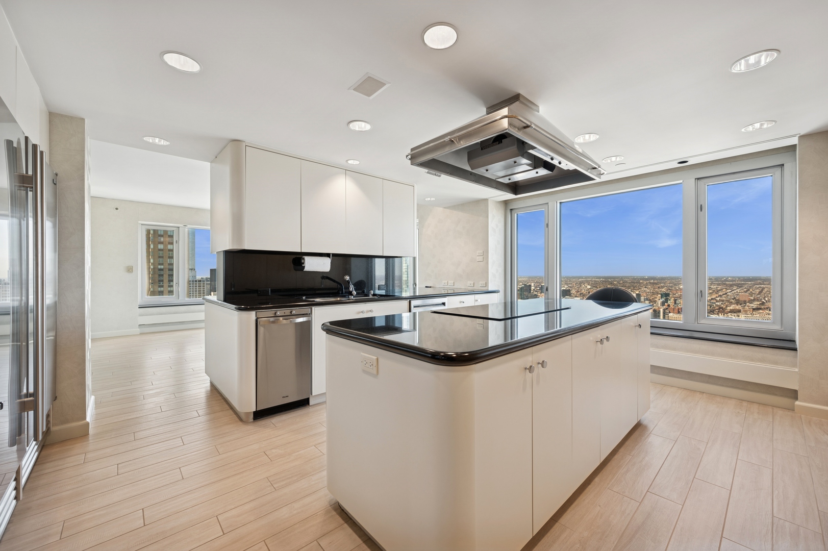 Chicago, Illinois 60611, United States, 4 Bedrooms Bedrooms, ,5 BathroomsBathrooms,Residential,Active,220305