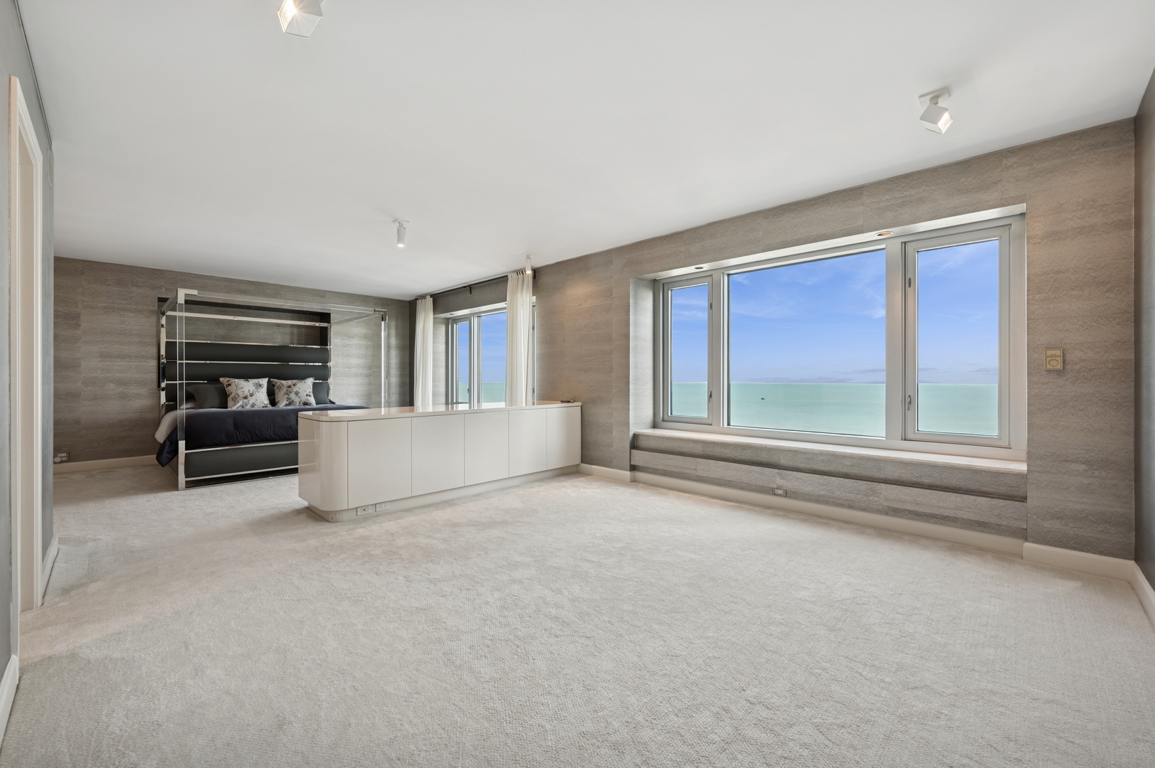 Chicago, Illinois 60611, United States, 4 Bedrooms Bedrooms, ,5 BathroomsBathrooms,Residential,Active,220305