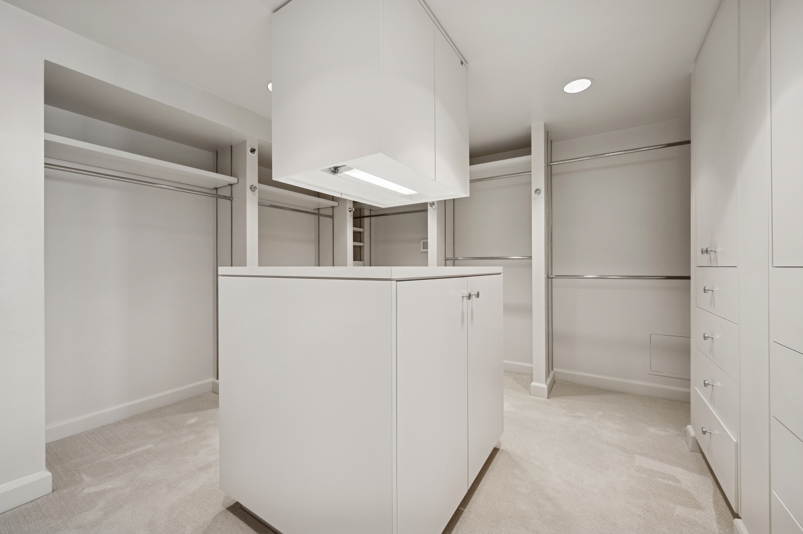 Chicago, Illinois 60611, United States, 4 Bedrooms Bedrooms, ,5 BathroomsBathrooms,Residential,Active,220305