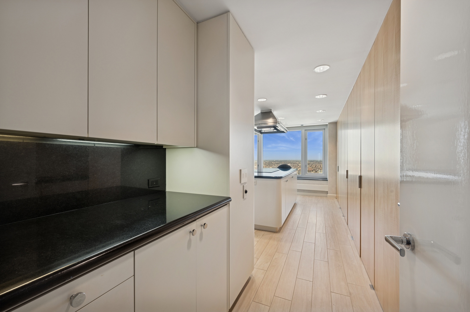 Chicago, Illinois 60611, United States, 4 Bedrooms Bedrooms, ,5 BathroomsBathrooms,Residential,Active,220305