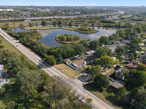 Tiny photo for 153 Grove Avenue, Glen Ellyn, IL 60137 (MLS # 12488378)