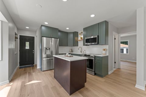 Tiny photo for 153 Grove Avenue, Glen Ellyn, IL 60137 (MLS # 12488378)