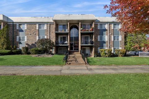 Photo of 1633 N Windsor Drive #113, Arlington Heights, IL 60004 (MLS # 12506315) Photo of 1633 N Windsor Drive #113, Arlington Heights, IL 60004 (MLS # 12506315)